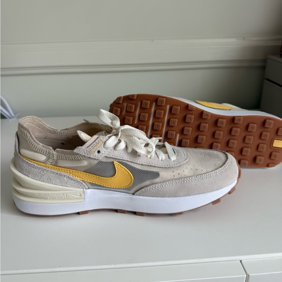 NWOT Nike Women’s Sneaker WAFFLE ONE 'SAIL COCONUT MILK' - Picture 10 of 12